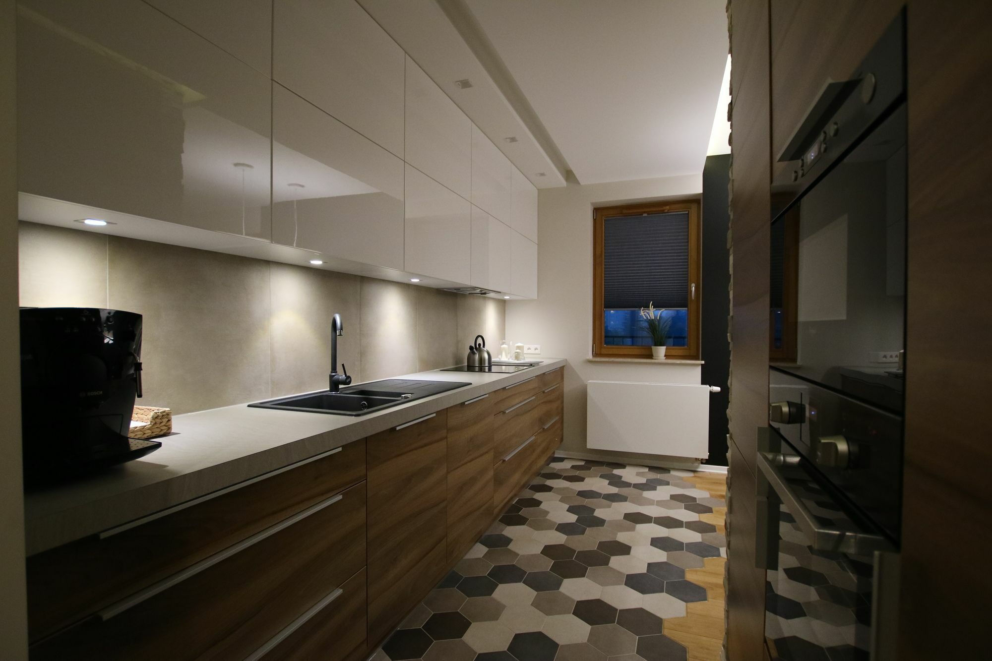 Of The Kings Silence Apartment *