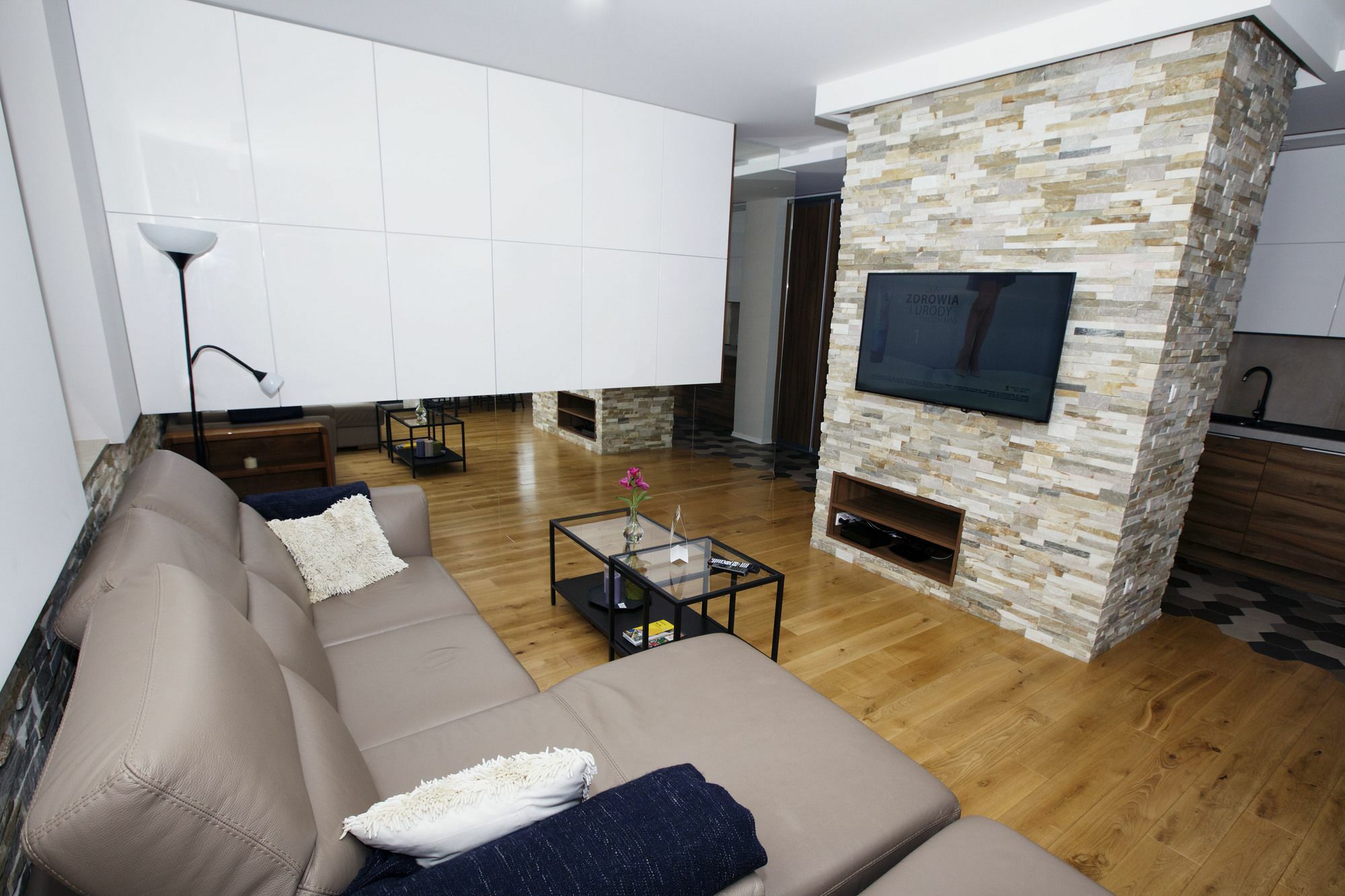 Of The Kings Silence Apartment *