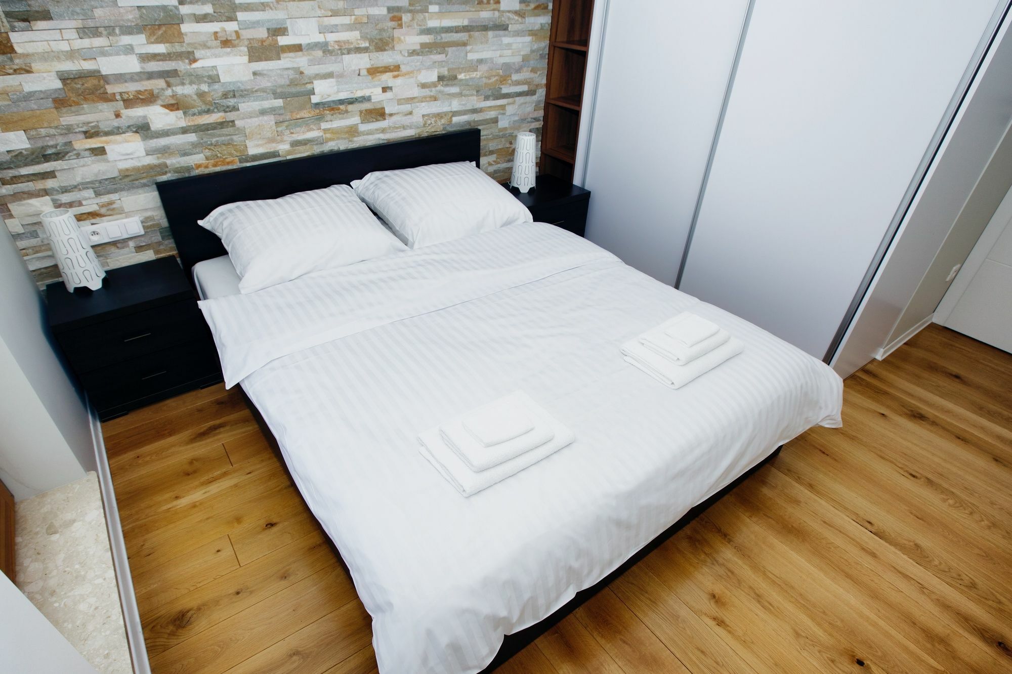 Of The Kings Silence Apartment *